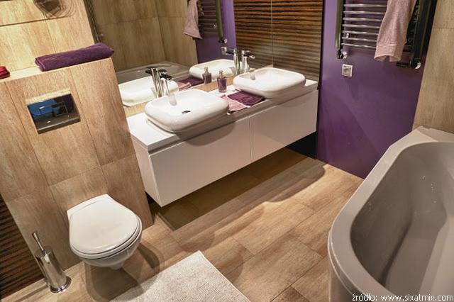 łazienka w fioletowej kolorystyce